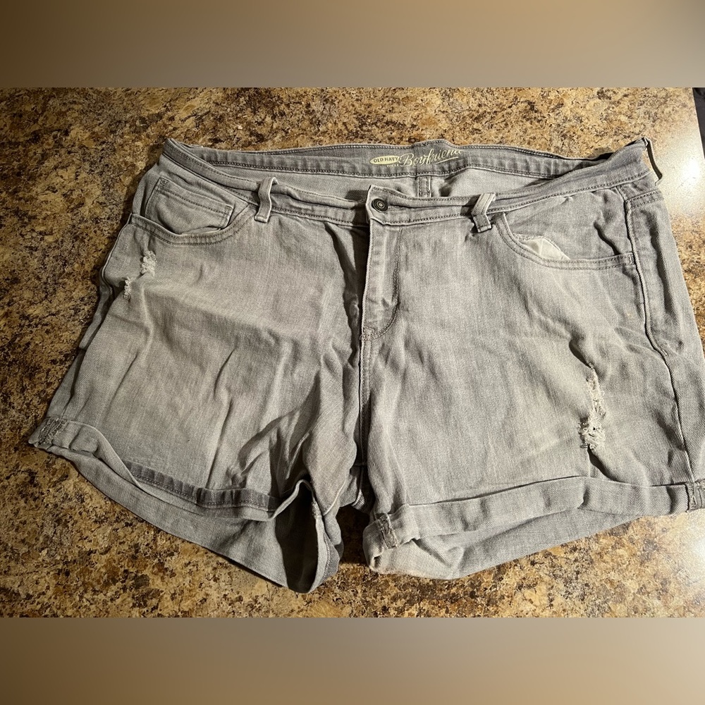 Grey shorts